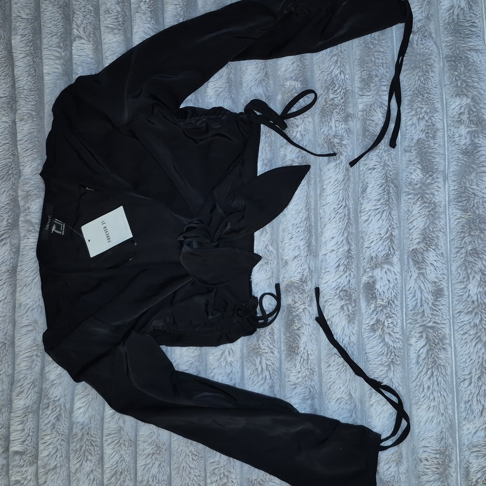 NWT FOREVER21 Front Tie Crop Top